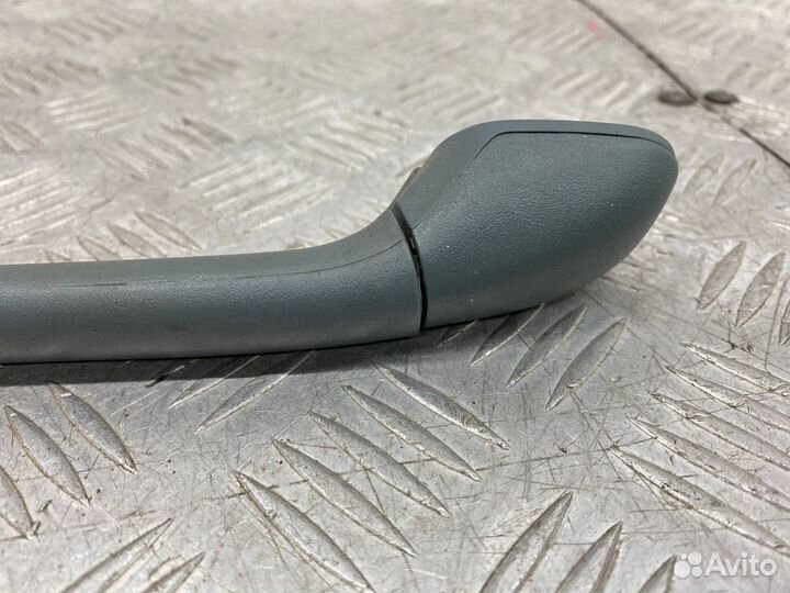 Б/У ручка потолочная (обшивка салона) передний