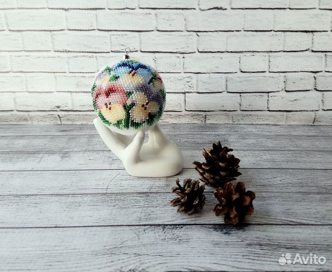 Шарики елочные из бисера. Ручная работа