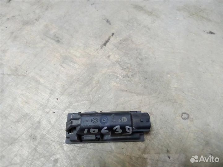 Фонарь подсветки номера от Renault Laguna III 200