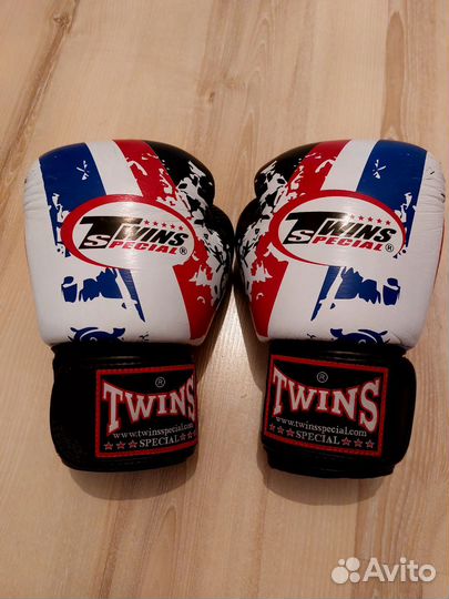 Боксерские перчатки twins 12 oz