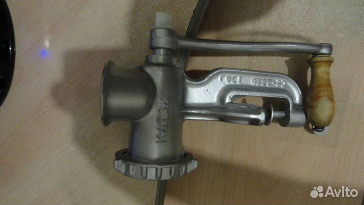 Мясорубка, закаточный ключ и втулка