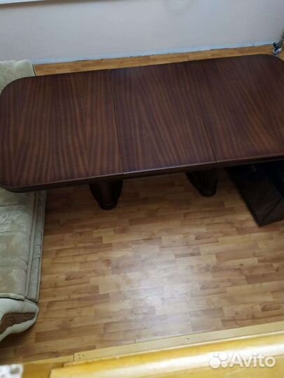 Продается стол со стульями