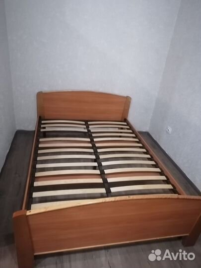 Кровать двухспальная 140 200 бу