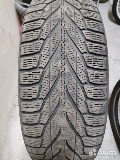 Nokian Tyres Hakkapeliitta SUV 215/65 R16 102E