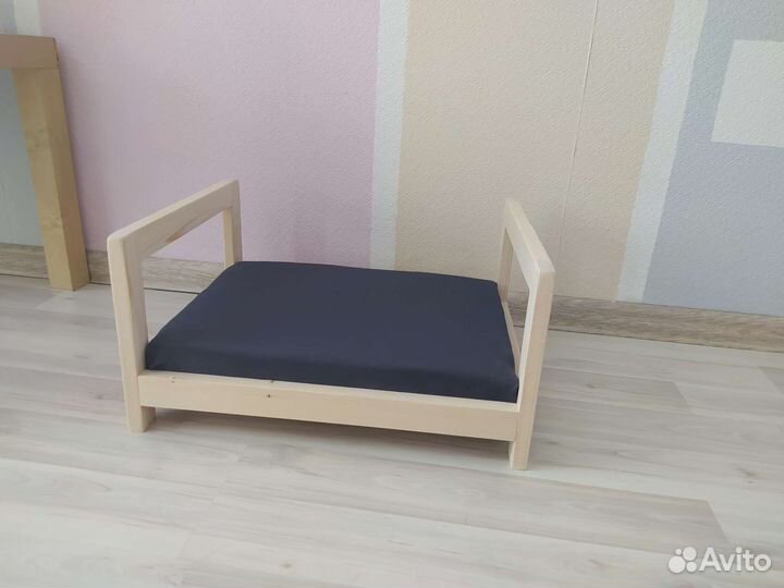 Кровать для кошки или собаки. Лежанка