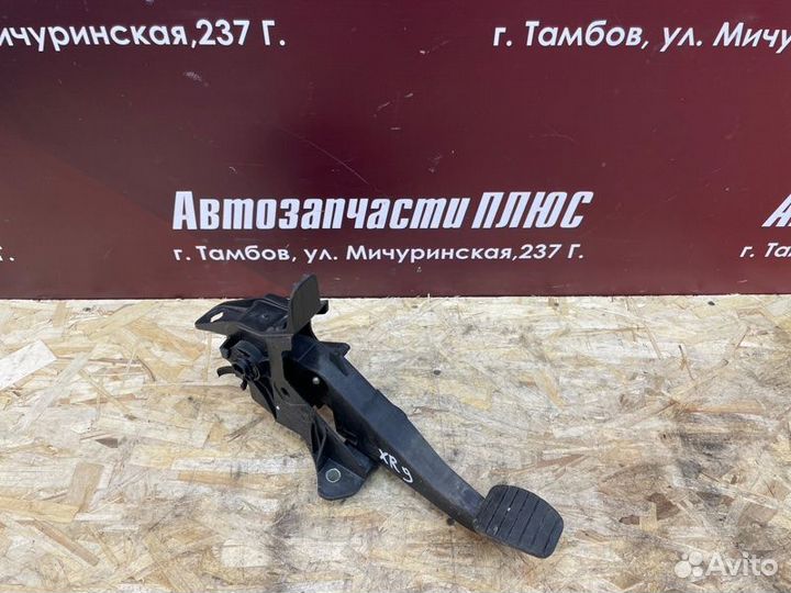 Педаль сцепления LADA X-Ray