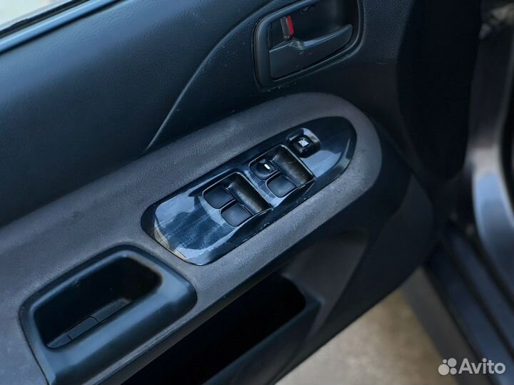 Mitsubishi Lancer 1.6 AT, 2005, 260 000 км