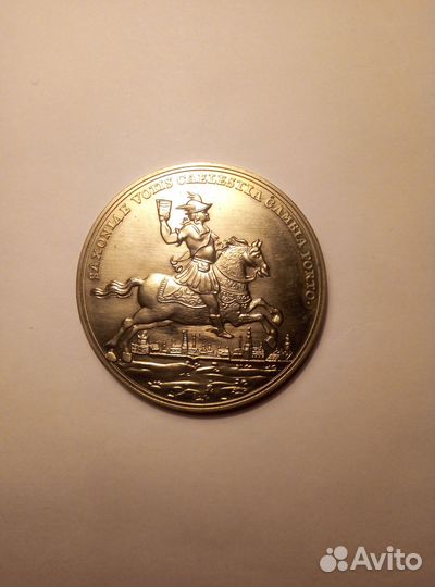 Коллекция медалей ГДР и фотоаппарат Zenit -E