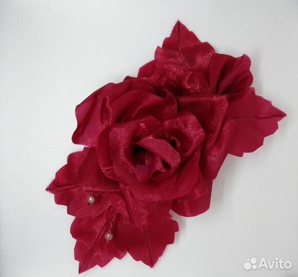 Брошь цветок из ткани роза красная