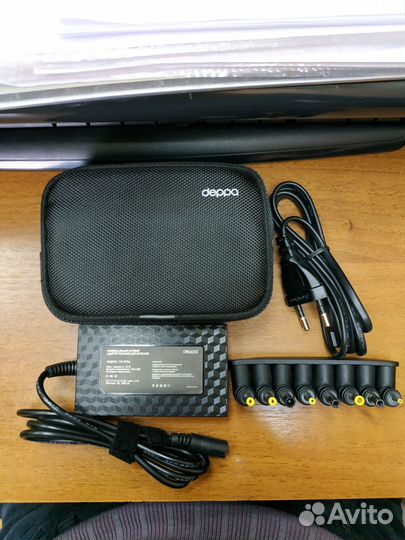 Универсальный сетевой адаптер питания для нетбуков