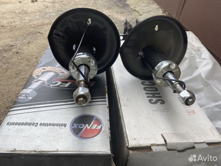 Передние новые стойки Сhevrolet Aveo T250 2шт