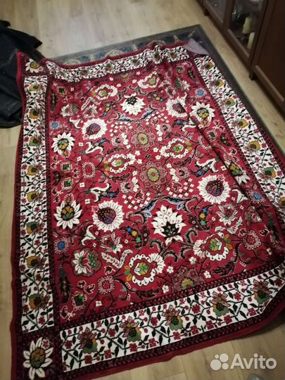 Ковер плюшевый, занавески