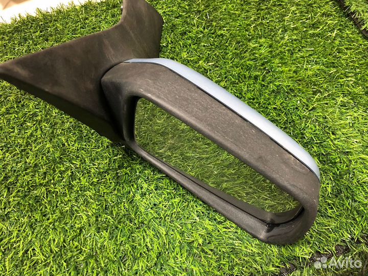 Зеркало заднего вида салонное переднее правое