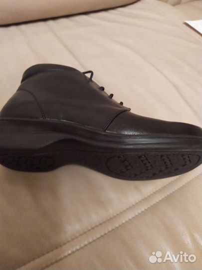 Ботинки женские 38 размера новые