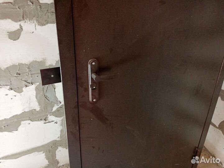 Дверь входная металлическая новая