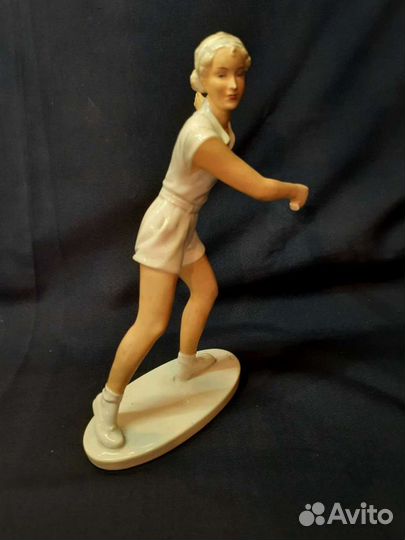 Теннисистка фарфоровая фигурка