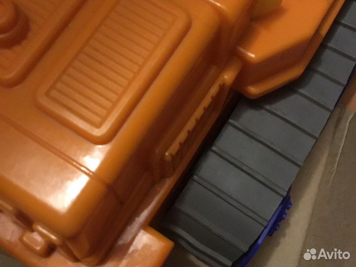 Большой грузовик игрушка на гусиницах