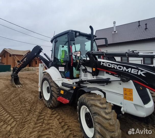 Экскаватор-погрузчик