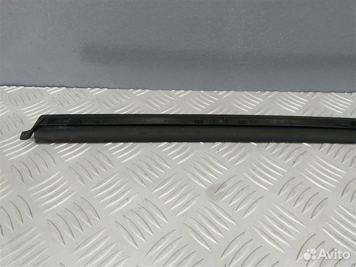 Молдинг стекла лобового Audi A6 C7 4G0854327B