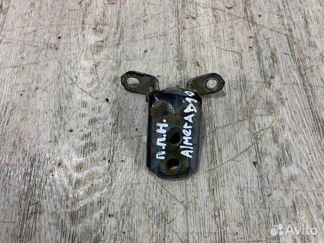 Петля двери передняя правая Nissan Almera Classic
