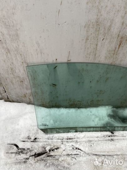 Стекло передней левой двери VW New Beetle A4