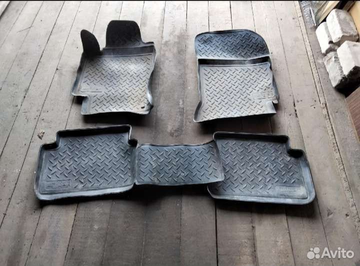 Резиновые коврики в авто