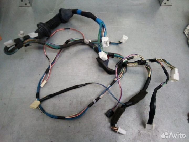 Проводка передняя правая Toyota Avensis 2