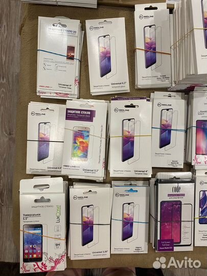Защитные стекла и чехлы