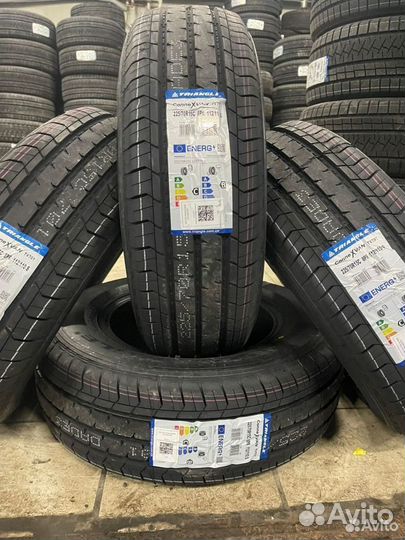 Triangle Connex Van TV701 215/65 R15