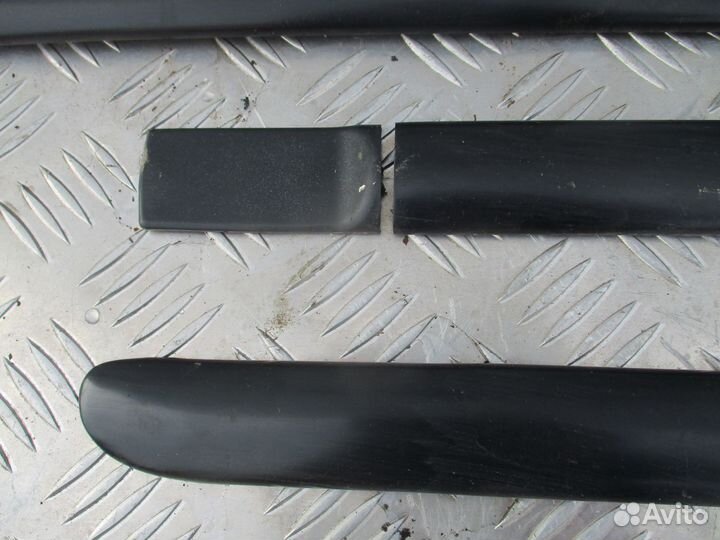 Молдинг двери Mazda Demio 2000г