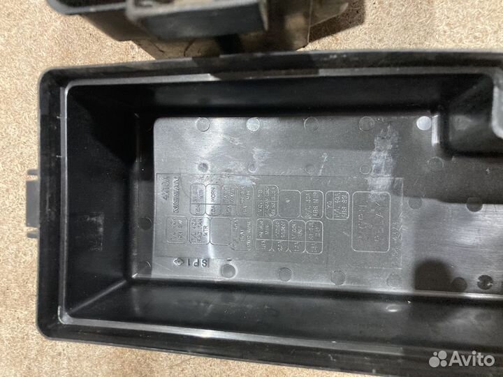 Блок предохранителей Nissan Navara D40