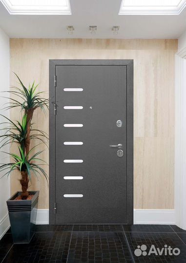 Дверь толстая входная металлическая