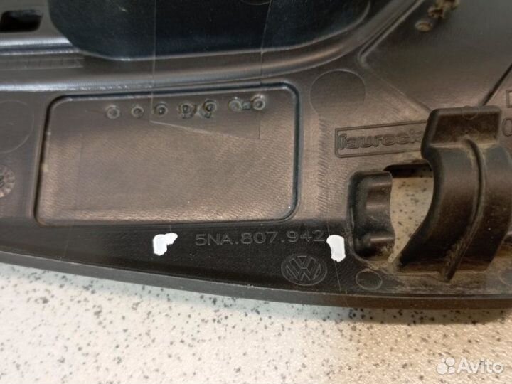 Кронштейн форсунки омывателя фары Volkswagen