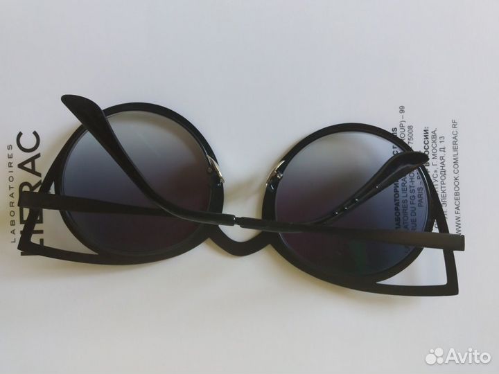 Солнцезащитные очки в модной оправе