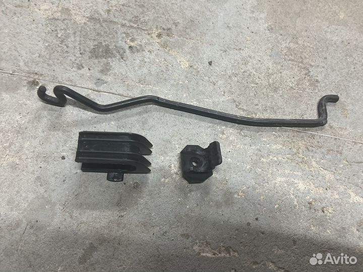 Держатель(упор)капота Ford Fusion 1.4