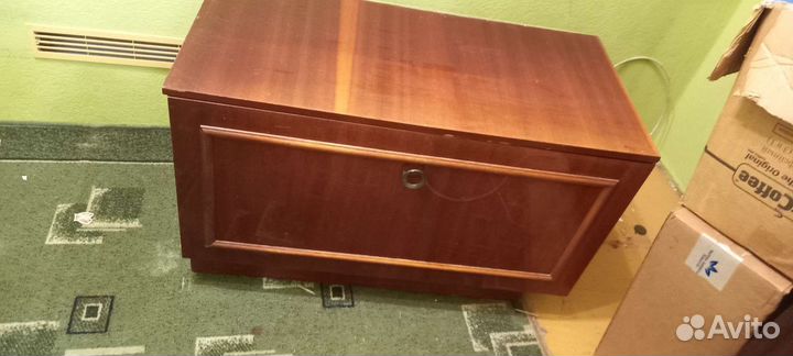 Письменный и компьютерный стол, тумбочка бу