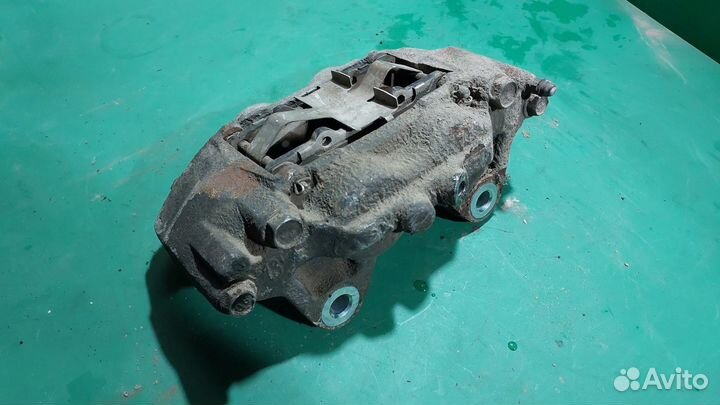 Б/У Б/У Суппорт передний L F2 toyota Fortuner G