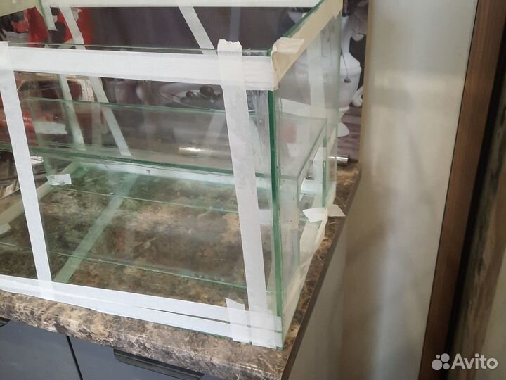 Аквариум с местом для котиков