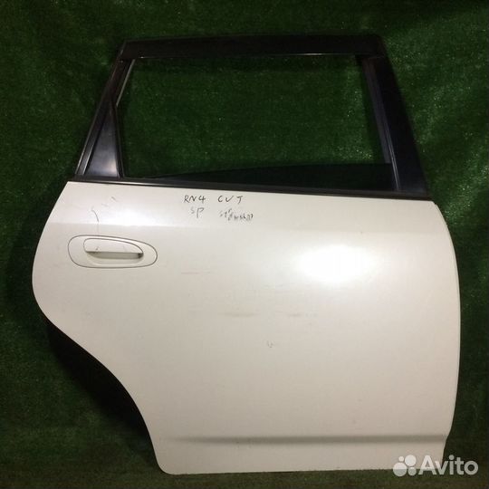 Дверь задняя правая Honda Stream RN1 Белая царапин