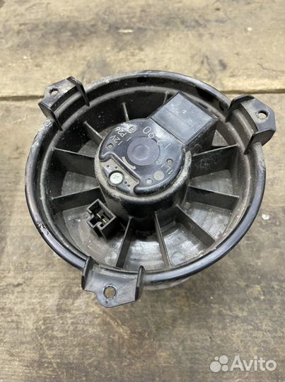 Мотор заднего отопителя Toyota Highlander 2