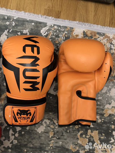 Боксерские перчатки