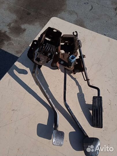 Педали Nissan Terrano 2 Ниссан Террано 2