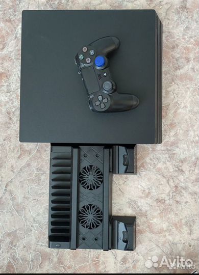 Игровая приставка ps4 pro