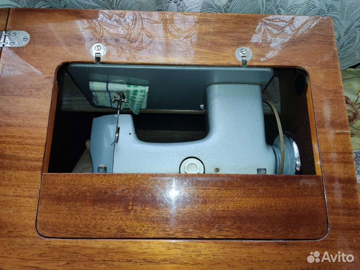 Швейная машинка чайка 2