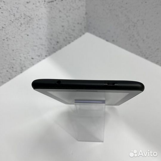 Планшет Lenovo Tab 4 TB-7104i 16Gb 2/16 Черный