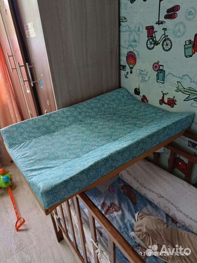 Пеленальный столик на кроватку