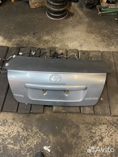 Крышка багажника в сборе Toyota Avensis 2
