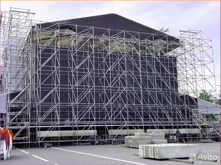 Строительные леса для подиумов и сцен Layher