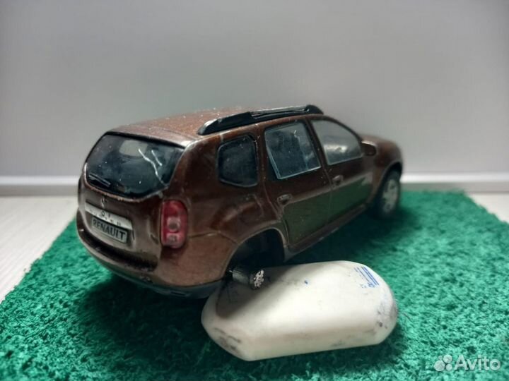 Модель renault duster 1:43