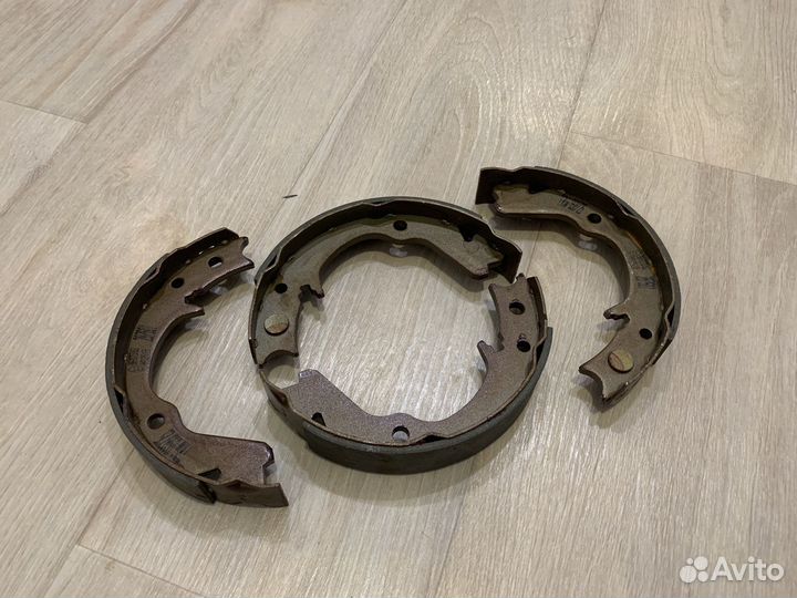 Тормозные колодки задние барабанные Subaru